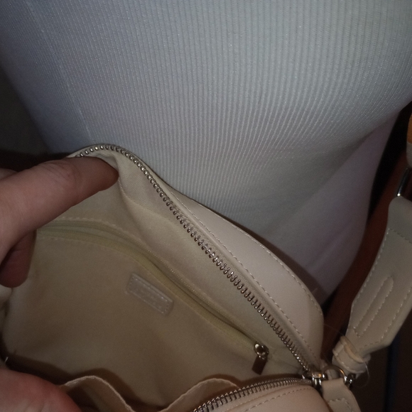 Coach wristlet and urban outfitters bag!! - Picture 11 of 12